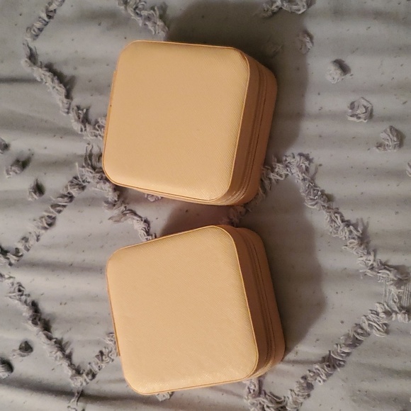 Gift with Purchase - Baby Pink Travel Jewelry Case - Picture 1 of 2